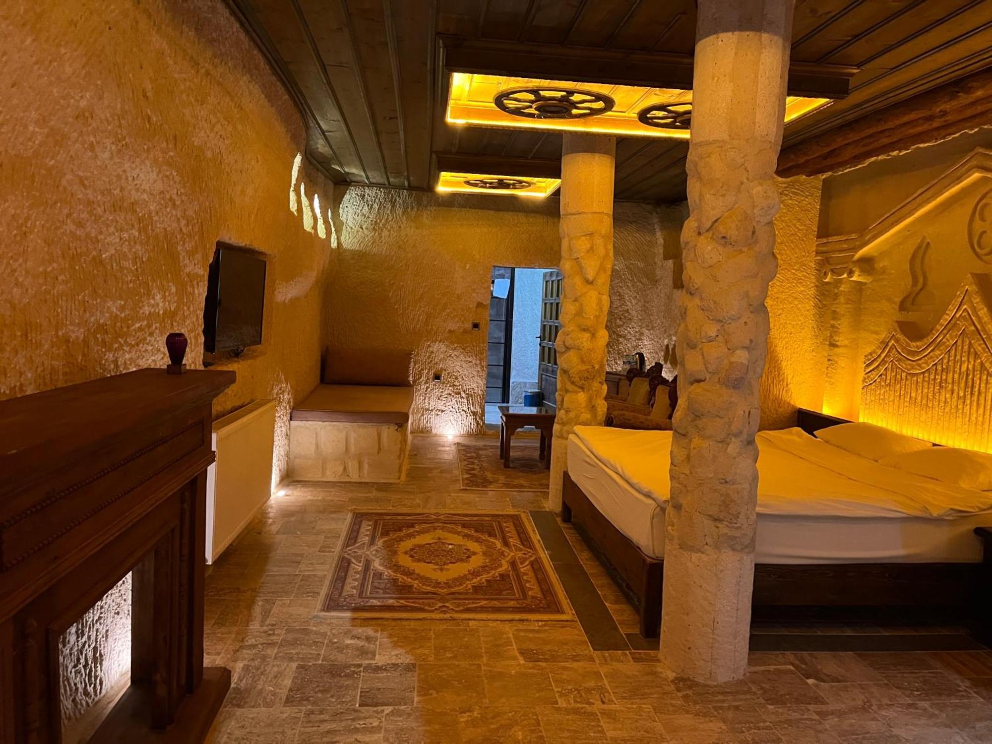 Dionysos Cave Cappadocia Hotel Ürgüp Bagian luar foto